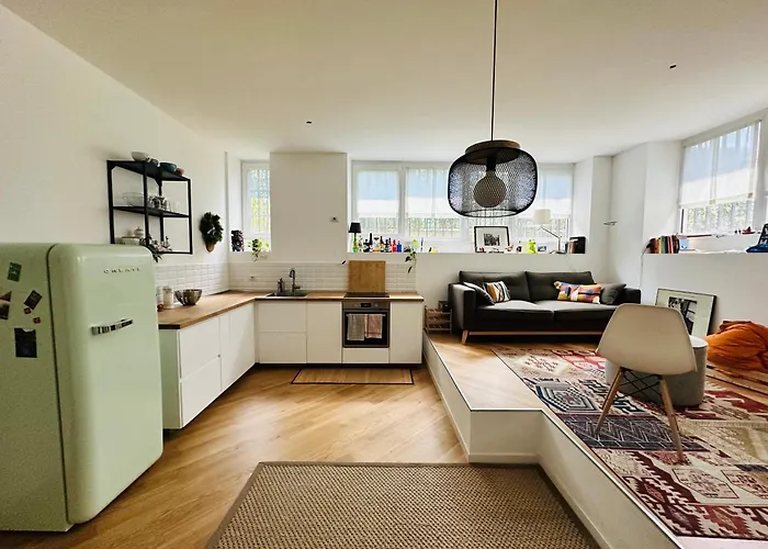 Work And Relax In Apartment *